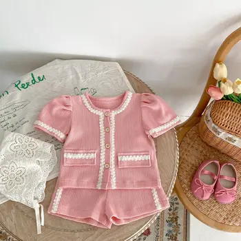 Летний комплект одежды для новорожденных девочек из 2 предметов, хлопковый Розовый топ с пузырчатыми рукавами, Универсальные шорты с плоскими углами, костюм в стиле маленького аромата
